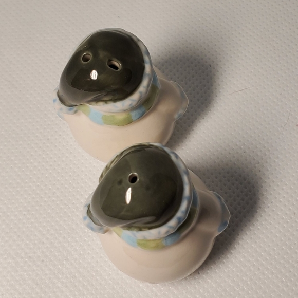 Miniature Ceramic Snowman Salt & Pepper Shaker Set - Picture 4 of 4